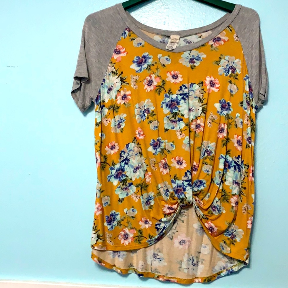 Short sleeved rolled bottom 7th Ray floral Tee
